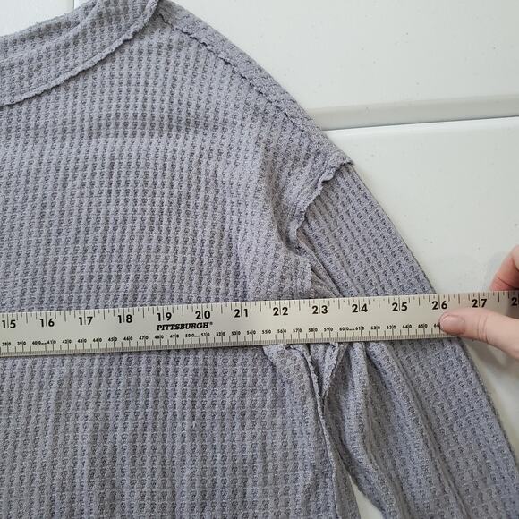 We The Free Shirt Womens Small Gray Waffle Knit Thermal Long Sleeve Split Hem - Picture 5 of 9